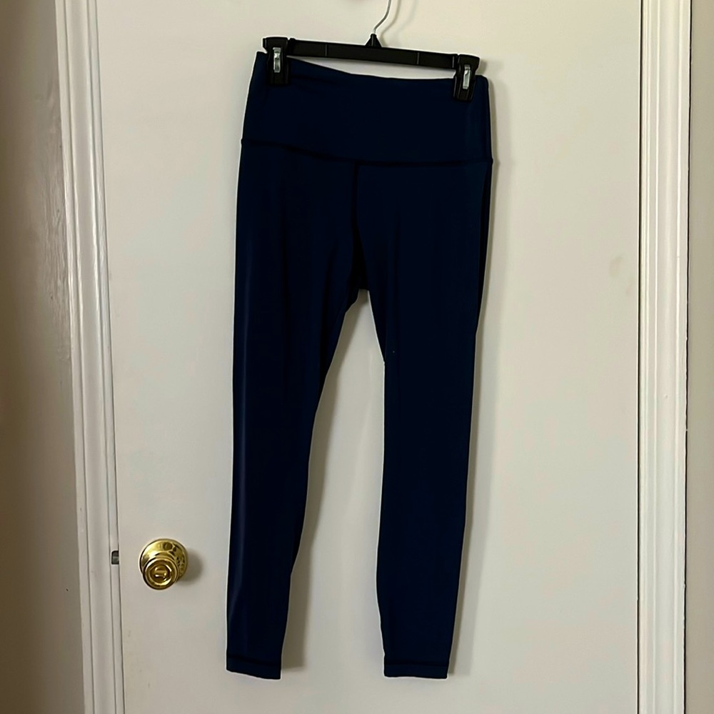 NAVY LEGGINGS!